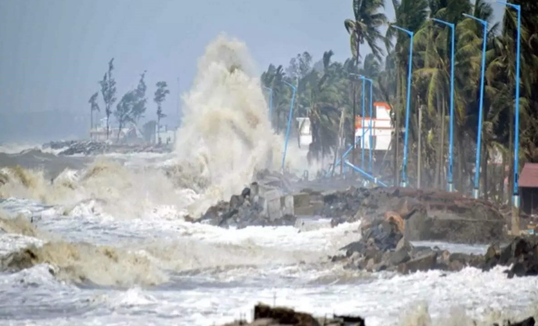 Cyclone Sitrang: दिवाली पर सितरंग साइक्लोन बढ़ा रहा है टेंशन, बंगाल समेत देश के इन हिस्सों में भारी बारिश का अलर्ट