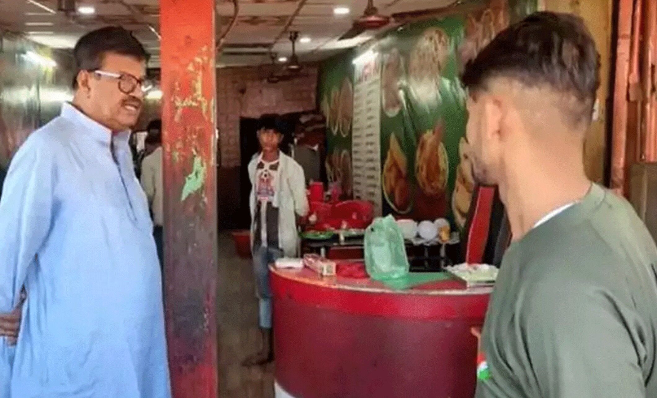 Kolkata News: यूपी-बिहार से आकर बेच रहे मर्दाना ताकत कम करने वाली बिरयानी, कूचबिहार में TMC नेता ने बंद कराई दुकानें