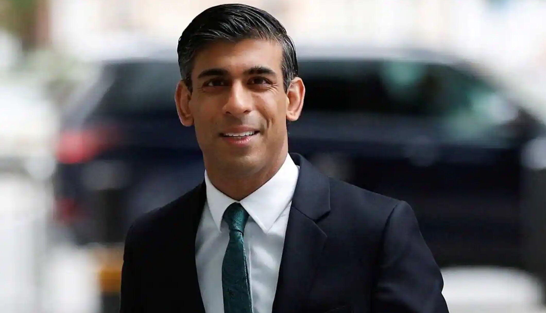 PM Rishi Sunak : ब्रिटेन के PM ऋषि सुनक का भारत से है गहरा नाता, हिंदू धर्म में विश्वास और गाय की पूजा समेत जानिए उनके जीवन की ये 10 खास बातें