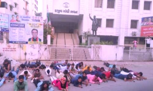 Rajasthan News : राजस्थान के बेरोजगार युवाओं ने गुजरात में मनाई काली दिवाली, बोले - रोजगार की मांगे पूरी होने पर ही लौटेंगे प्रदेश