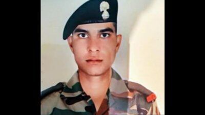 त्योहार की छुट्टी लेकर घर आये फौजी को मिली प्रेम की सजा, प्रेमिका के पति ने गोली से उड़ाया