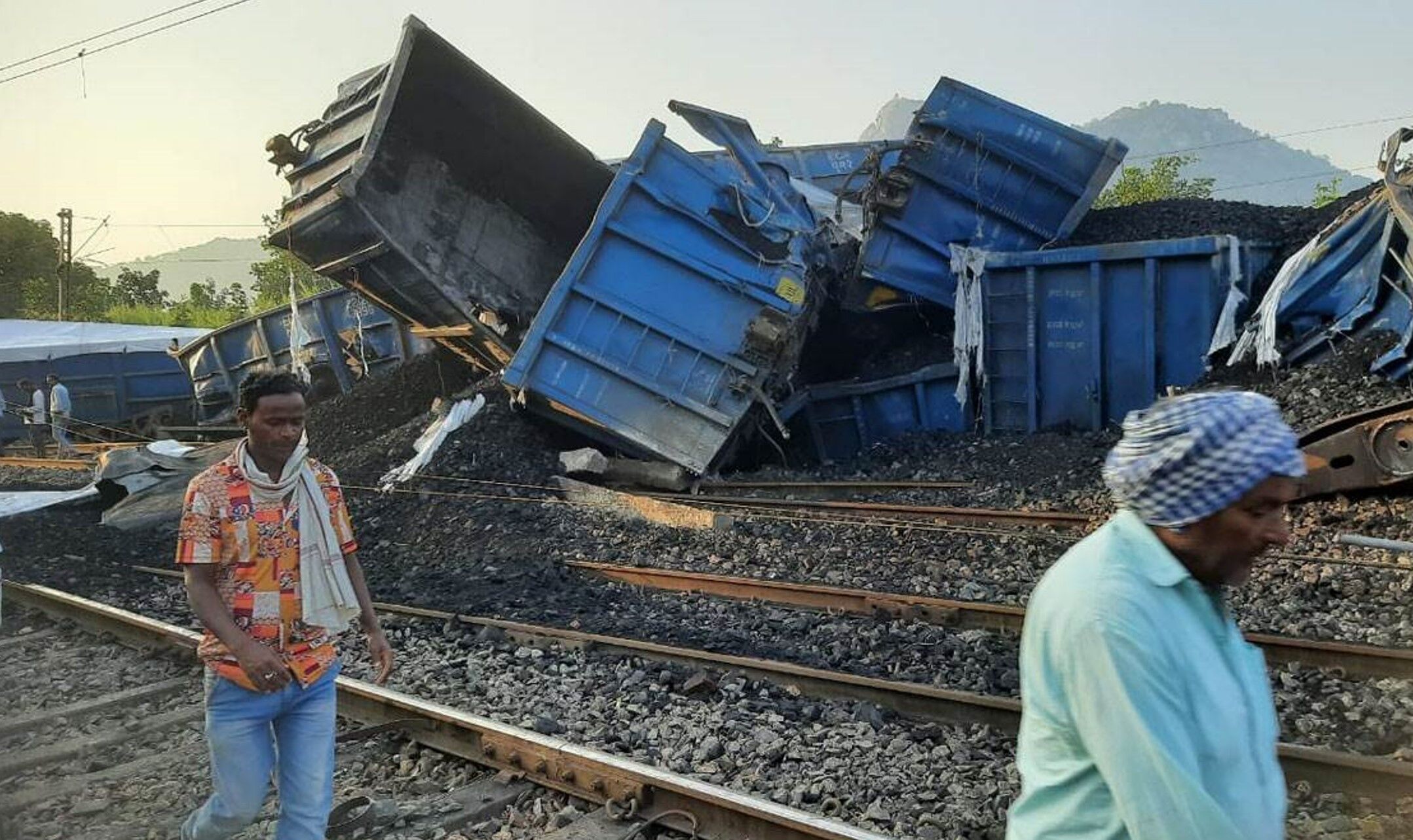Bihar Rail Accident: बिहार में बड़ा रेल हादसा, धनबाद-गया रेलखंड पर मालगाड़ी के 53 डिब्बे पटरी से उतरे, ड्राइवर-गार्ड सुरक्षित