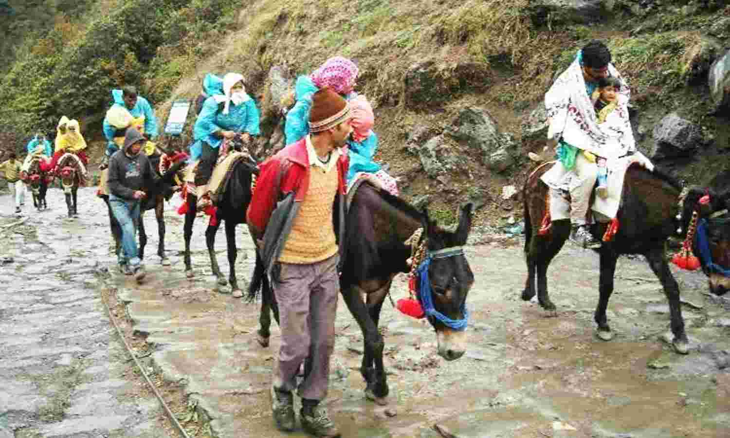 Uttarakhand News : केदारनाथ में हेलीकॉप्टर से ज्यादा घोड़े वालों की कमाई, 1 अरब से अधिक का हुआ कारोबार