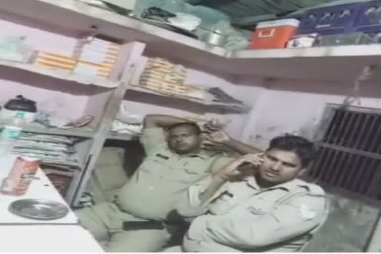 Basti News: बहन से छेड़छाड़ की शिकायत लेकर चौकी पहुँचे भाई से  पुलिस ने रिश्वत में मांगी 2 बोतल शराब