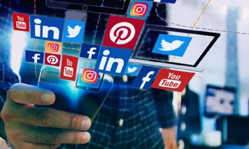 सोशल मीडिया आज के दौर का सबसे घातक हथियार, इसके झूठ-अफवाह और फरेब के गहरे जाल में फंसा समाज का हर तबका