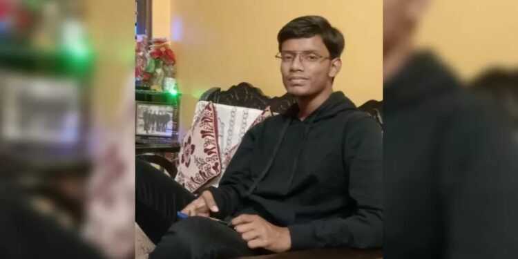 Kanpur News: अपहरण के बाद मारे गये छात्र की कॉपी में मिले लिप्स के निशान, चिता को आग लगाने के बाद पिता ने लिया ये संकल्प