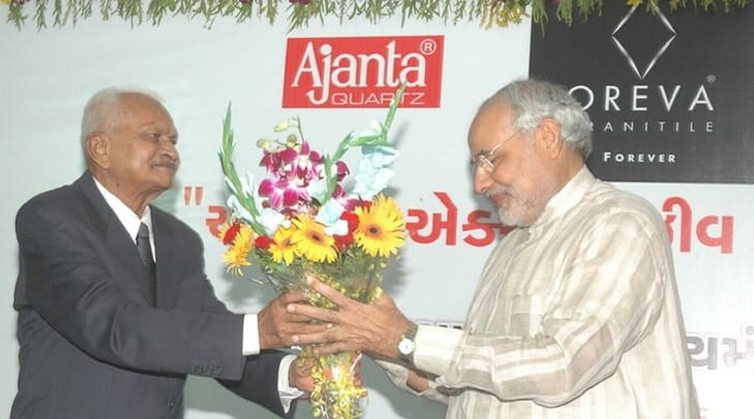 143 साल पुराने पुल का पुनर्निर्माण कर दिया 12 लाख में, 2 करोड़ के ठेके का 94 परसेंट खा गयी ओरेवा कंपनी : गुजरात मॉडल का घिनौना और भयावह सच