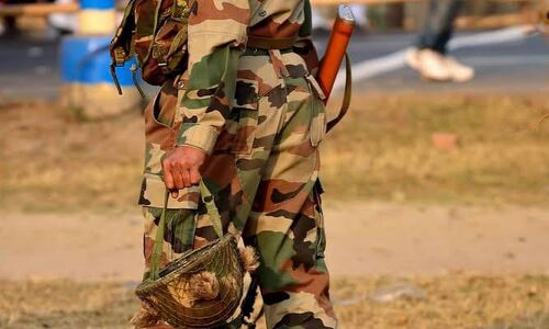 Chhattisgarh News: छत्तीसगढ़ के नक्सल प्रभावित इलाके में जवान ने खुद को गोली से उड़ाया, 35 दिन में 5 जवान दे चुके हैं जान