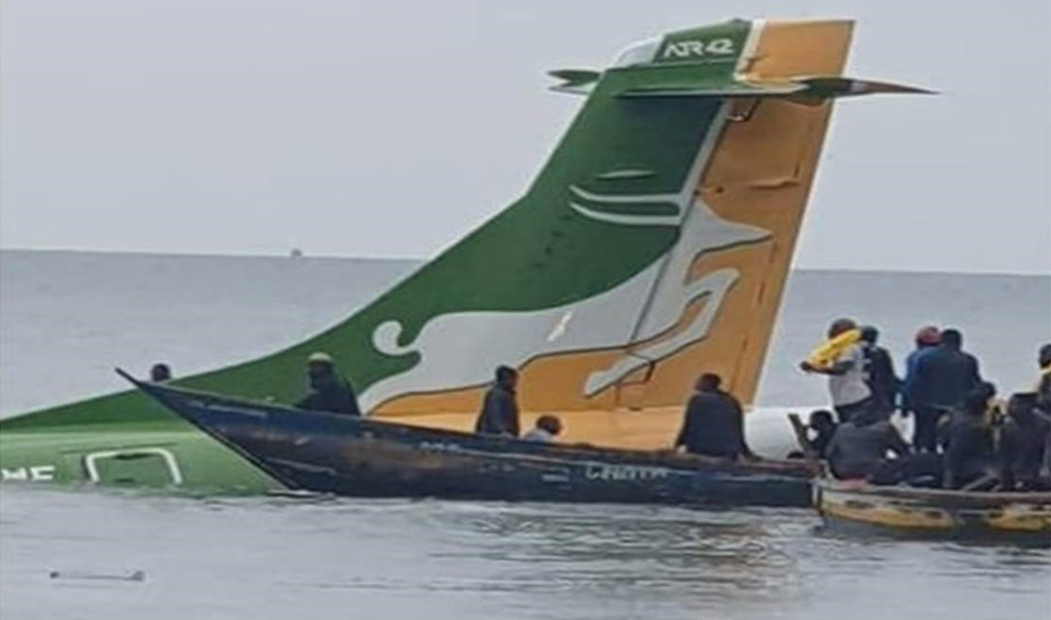 Tanzania Plane Crash: तंजानिया में बड़ा विमान हादसा, लैंडिंग के दौरान झील में गिरा यात्रियों से भरा विमान