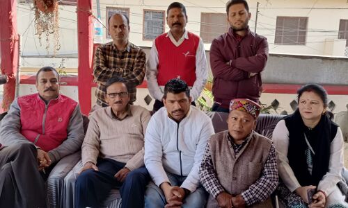 अल्मोड़ा कलेक्ट्रेट शिफ्ट मामला: ग्रामीणों, व्यापारियों के साथ खिलवाड़ नहीं करेंगे बर्दाश्त, नगर व्यापार मंडल ने दी यह बड़ी चेतावनी