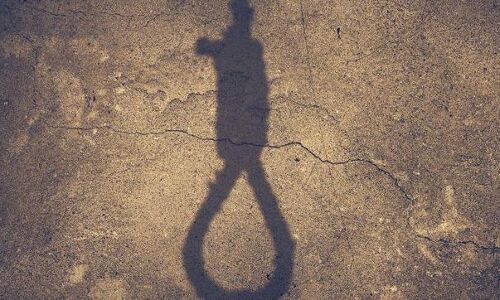 Greter Noida: करोड़ों के कर्ज में दबे कारोबारी दंपति ने की आत्महत्या, नोएडा की इस सोसाइटी में मचा बवाल