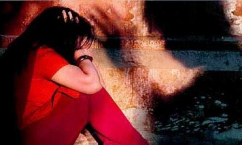 UP : घर में पड़ी दलित छात्रा की नग्न लाश के सीने पर मिला राज नाम का टैटू, रेप के बाद मिली रोंगटे खड़े करने वाली मौत