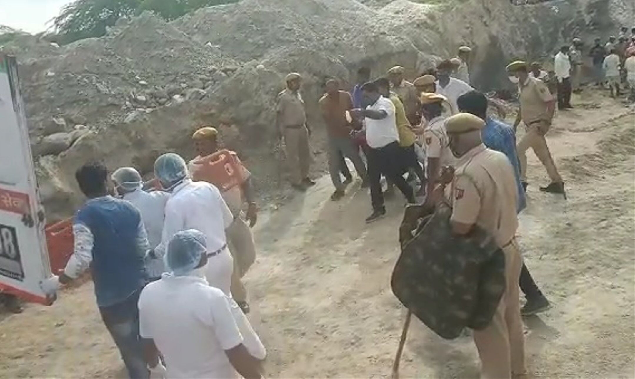 Mizoram News: मिजोरम में पत्थर की खदान धंसी, 15-20 श्रमिकों के फंसे होने की आशंका Mizoram News: मिजोरम में पत्थर की खदान धंसी, 15-20 श्रमिकों के फंसे होने की आशंका