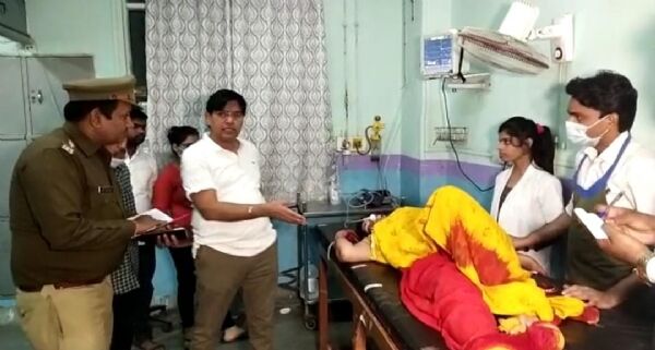 Itawah News: बीमा कराने पहुँची महिला टीचर को वकील ने 7 गोलियां मारकर खुद भी दी जान, मौके पर मिला ये संदिग्ध सामान