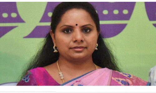 तेलंगाना सीएम की बेटी कविता ने BJP MP अरविंद से क्यों कहा - चुप रहो, वरना बीच चौराहे पर चप्पल से मारूंगी