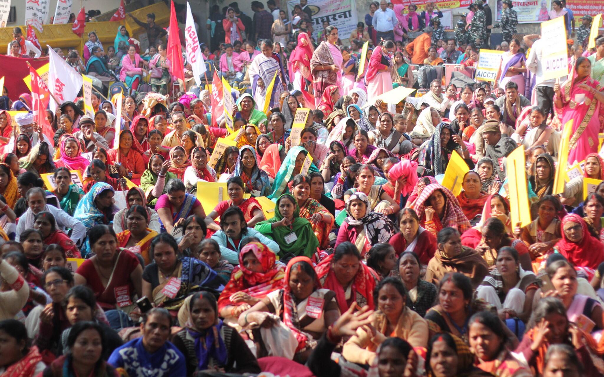 All India Scheme Workers Federation: देश के विभिन्न राज्यों से आये हजारों स्कीम वर्कर्स का संसद के समक्ष प्रदर्शन