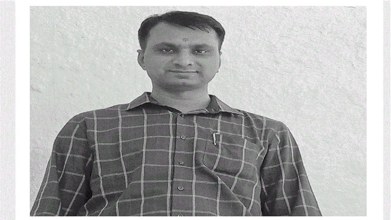 Gujrat : सानंद सीट के आरओ आरके पटेल ने की खुदकुशी, अहम सवाल - पटेल पर कौन बना रहा था दबाव