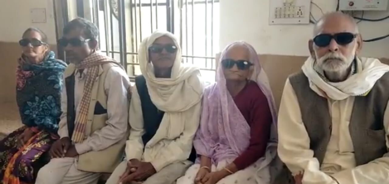 जालसाज अस्पताल ने चैरिटी बताकर किया मोतियाबिंद का इलाज, 15-15 सौ देकर सड़ी आंखों से आंसू बहा रहे आधा दर्जन लोग