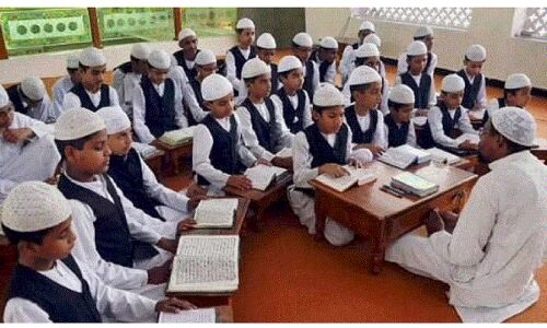 Madarsa News : यूपी के बाद उत्तराखंड के मदरसों के कायाकल्प की तैयारी, NCERT के पाठ्यक्रम और ड्रेस कोड होंगे लागू