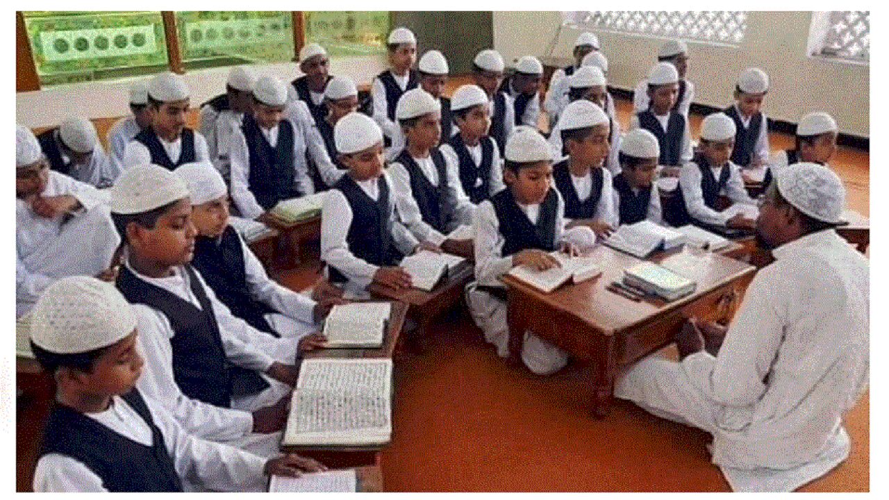 Madarsa News : यूपी के बाद उत्तराखंड के मदरसों के कायाकल्प की तैयारी, NCERT के पाठ्यक्रम और ड्रेस कोड होंगे लागू