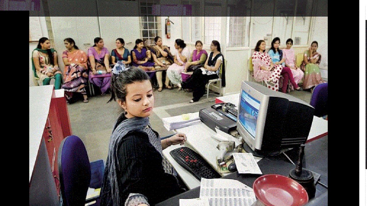 Oxfam Report : 2020 की तुलना में 2021 में कम मिले महिलाओं को रोजगार, समय पूर्व मृत्यु के खतरों में भी हुई बढ़ोतरी