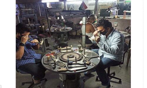 गुजरात के डायमंड श्रमिक भाजपा को 6 सीटों पर दे सकते हैं झटका, जानें क्यों हैं नाराज