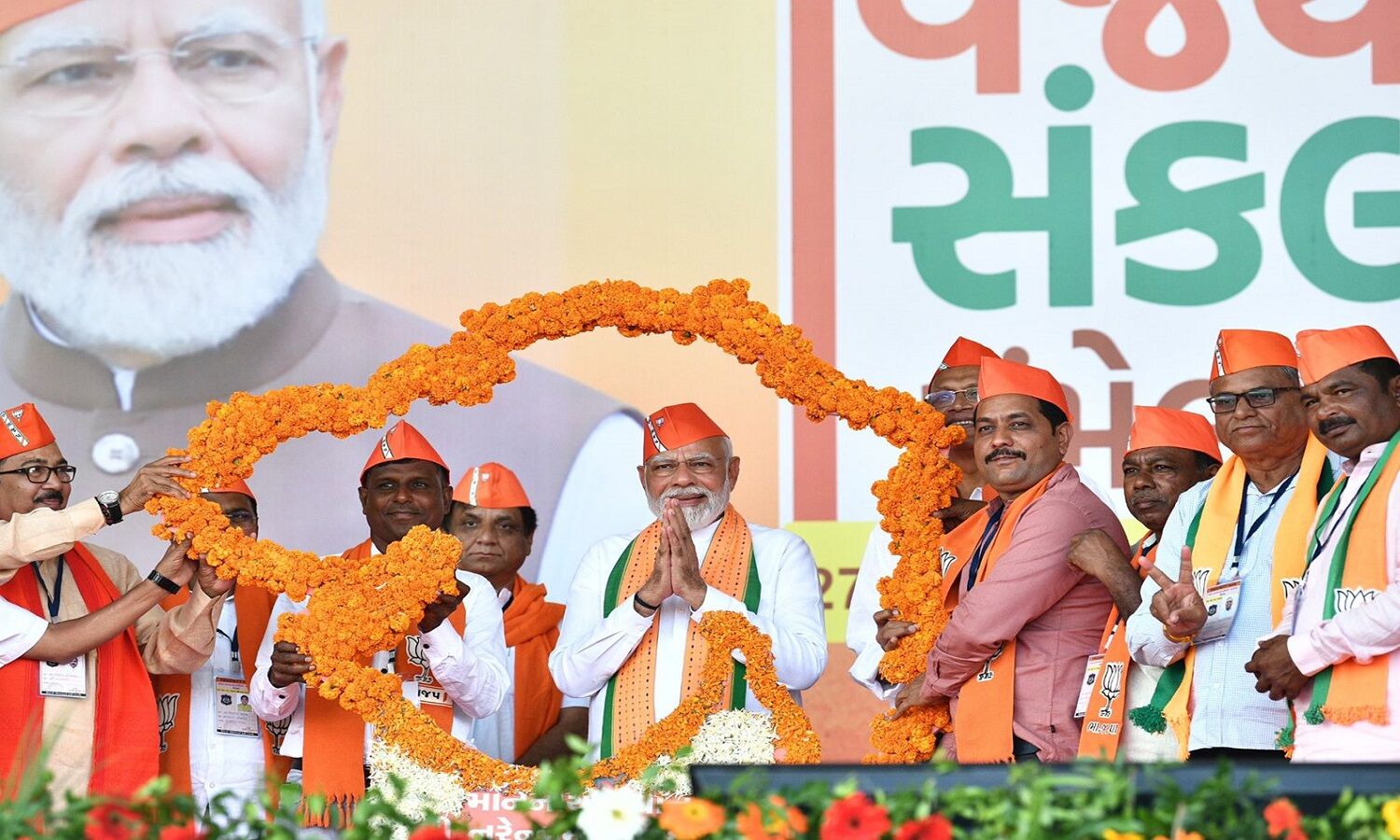 27 साल शासन के बाद भी BJP को क्यों है हिंदू-मुस्लिम मुद्दों की दरकार, जुमलों से भरपूर घोषणापत्र में नजर आ रहा हार का खौफ