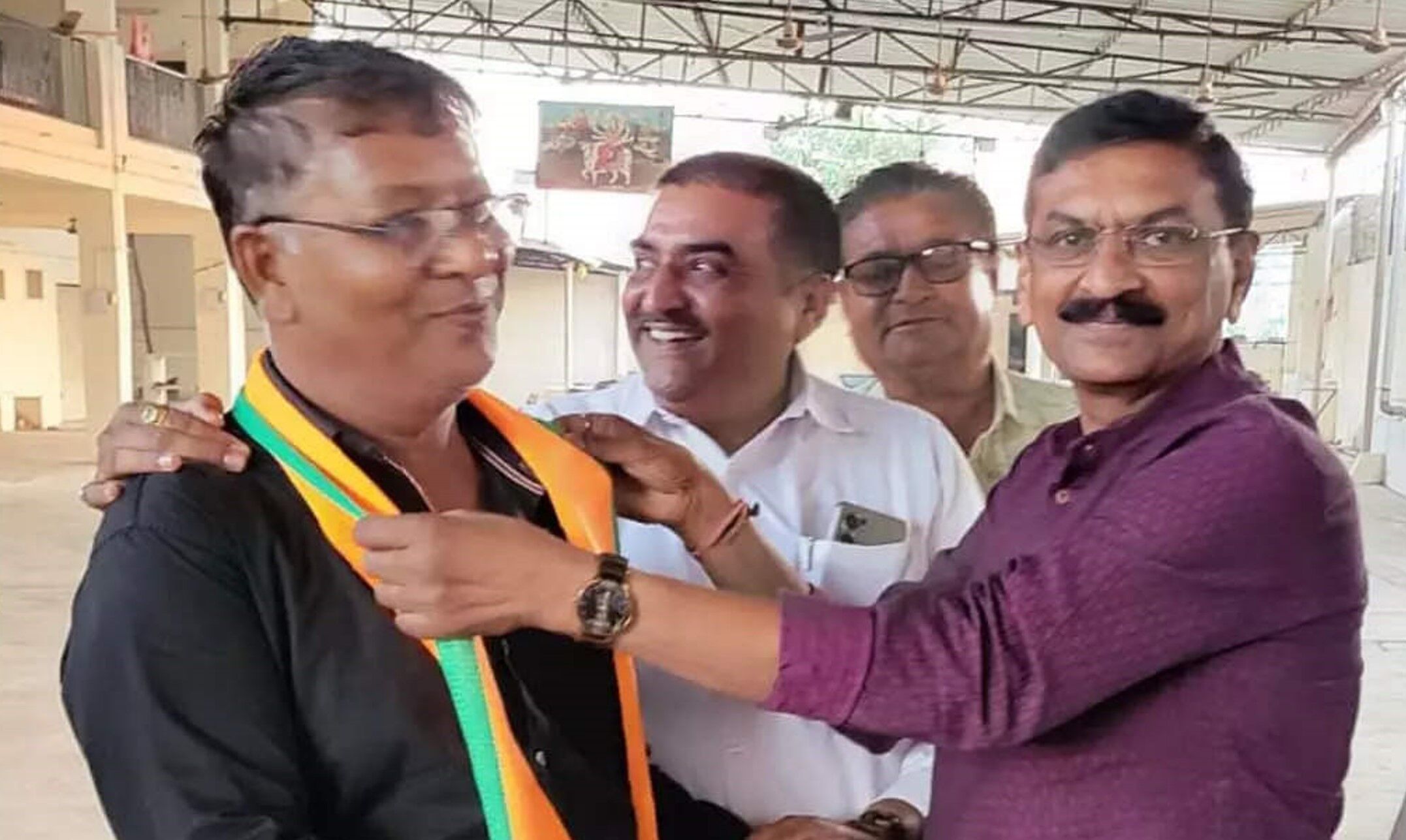 Abdasa Assembly Seat: गुजरात में केजरीवाल को एक और झटका, कच्छ से उम्मीदवार वसंत वलजीभाई BJP में हुए शामिल, जानिए पूरा मामला