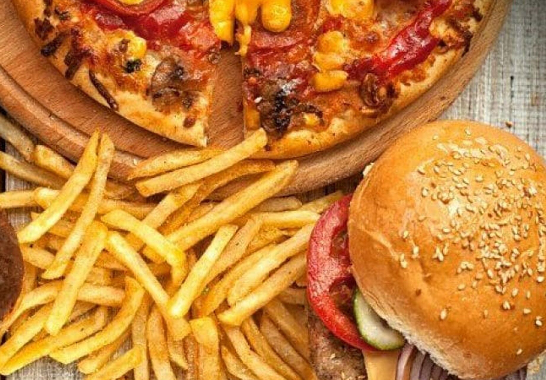 Pizza Causes Cancer:  Pizza-Burger के दीवाने हो जाएं सावधान, खाने से हो सकता है कैंसर! वैज्ञानिकों ने दी ये चेतावनी