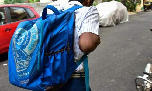 Bengaluru News: स्कूल में छात्रों के स्कूल बैग की हुई चेकिंग, किताबों के साथ मिला कंडोम, गर्भ निरोधक गोलियां और शराब की बोतलें