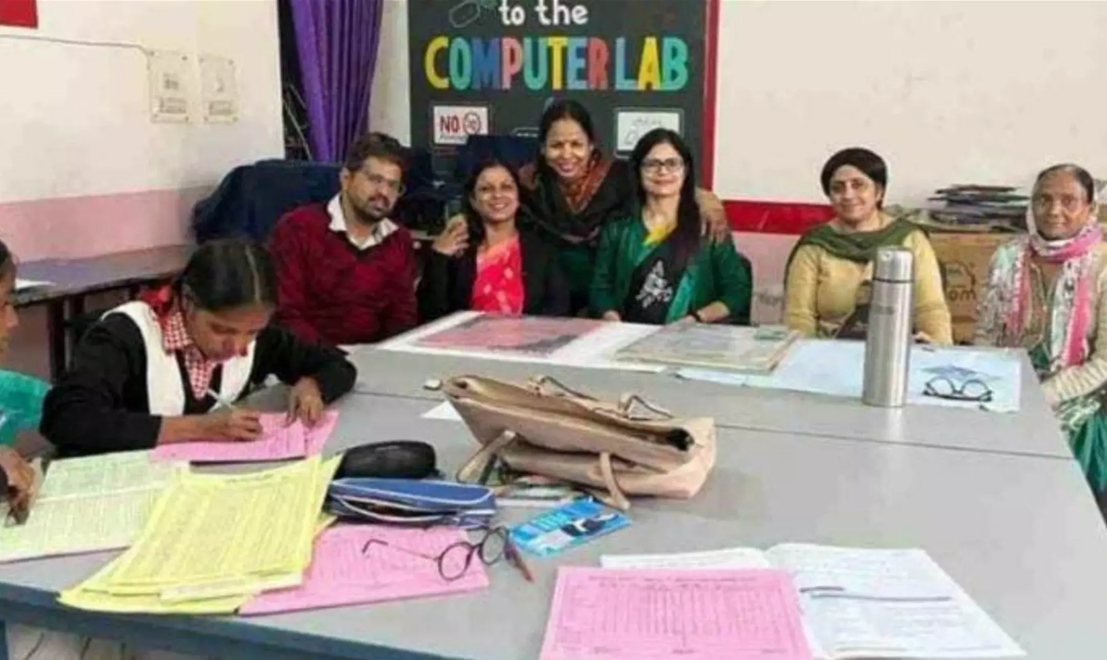 Dehradun News: बच्चों से तैयार करवाया जाता है उत्तराखंड में परीक्षाओं का रिजल्ट, वायरल तस्वीर पर शिक्षा महकमा हुआ सख्त, जांच हुई शुरू