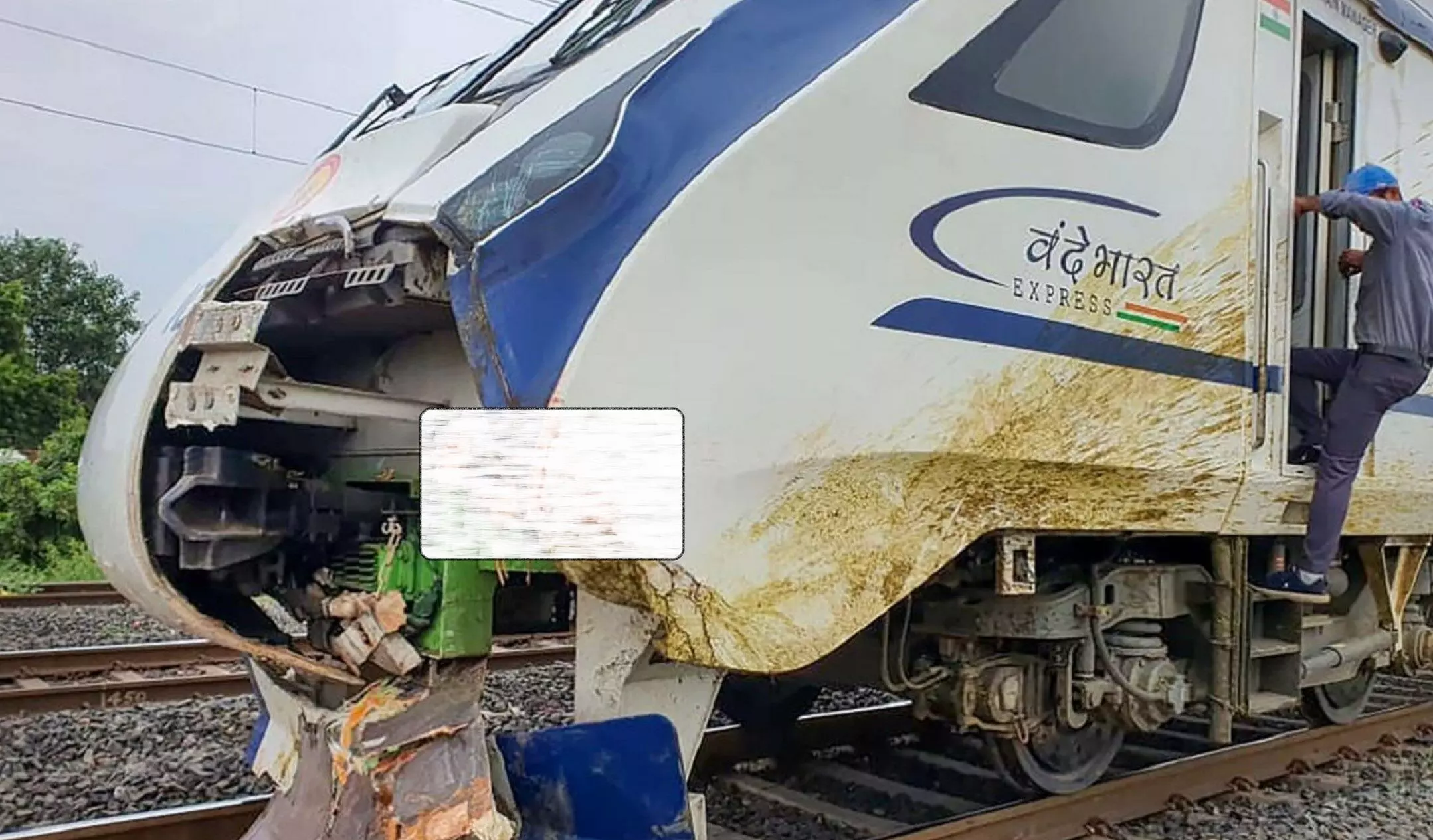 Vande Bharat Accident: गुजरात में वंदे भारत एक्सप्रेस मवेशी से टकराई, 2 महीने में चौथी घटना