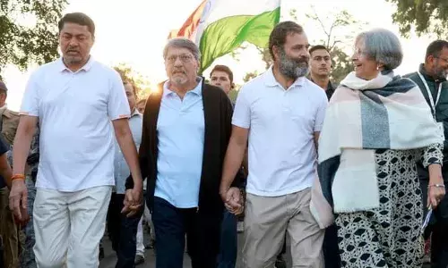 न्यूयार्क टाइम्स ने भारत जोड़ो यात्रा पर लंबा लेख छापा है, लेकिन भारत में संपादकीय लिखने वाले Modi से डरे हुये हैं