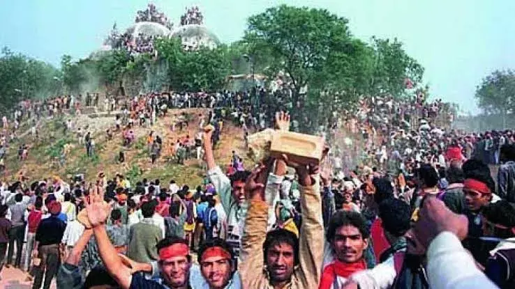 बाबरी विध्वंस के 30 साल : VHP द्वारा मस्जिद विध्वंस की रिहर्सल के बाद हजारों की भीड़ ने तोड़े थे फोटोग्राफर्स के कैमरे