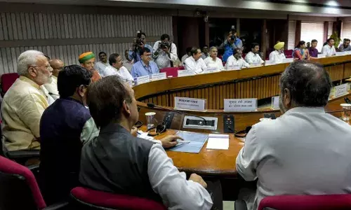 Parliament Winter Session: केंद्र ने शीतकालीन सत्र को लेकर सर्वदलीय बैठक बुलाई, संसद में इन मुद्दों पर होगा घमासान