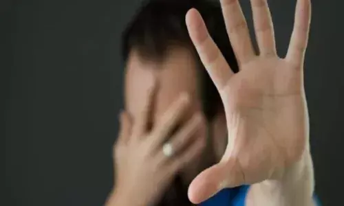 UP : लिंग परिवर्तन कराने से इनकार करने पर युवक की पिटाई, किन्नर बनने पर किया जा रहा था मजबूर