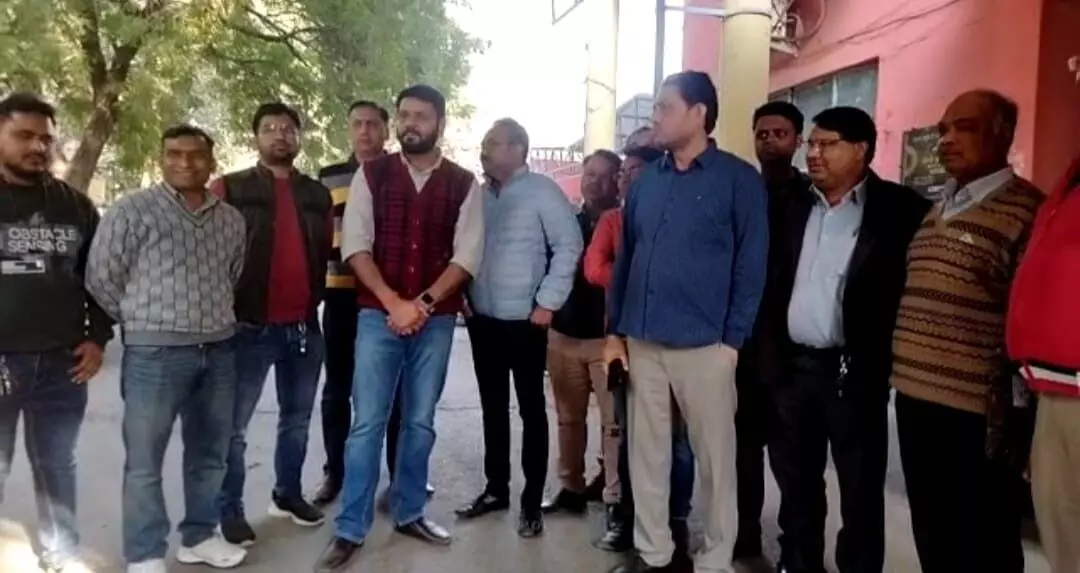 Mathura News: मथुरा में एक साथ 12 CHC प्रभारियों ने दिया सामूहिक इस्तीफा, जिले के अफसरों में मचा हड़कंप