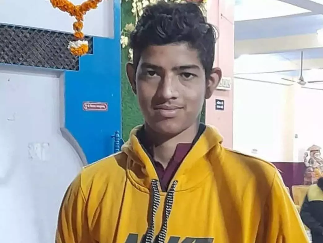 Kanpur News: कानपुर में रन लेने के दौड़े 16 साल के लड़के को पड़ा हार्ट अटैक, पिच पर ही तोड़ दिया दम