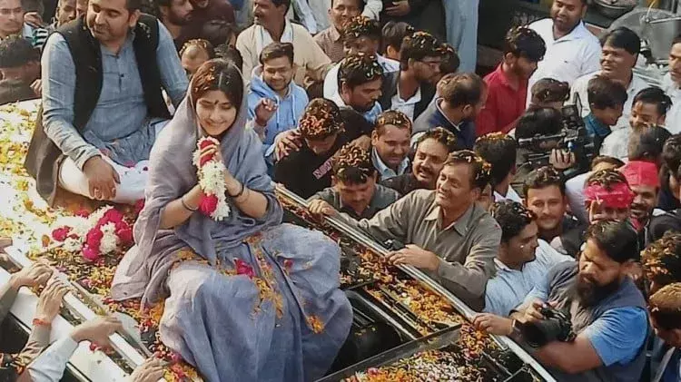 UP By Election Result Live: मुलायम के चहेतों ने डिंपल को दिया आशीर्वाद, रामपुर में भी दिख रहा साइकिल का जादू