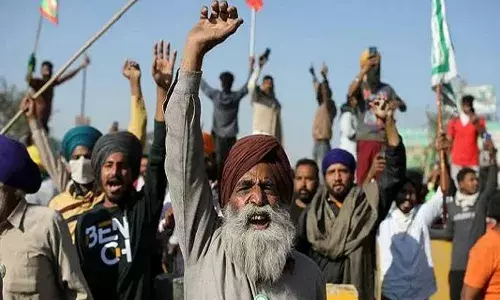 Kisan Andolan: किसान अपनी मांगों को लेकर दिल्ली-बहादुरगढ़ बॉर्डर पर डटे, सरकार के खिलाफ जमकर नारेबाजी, भारी पुलिस फोर्स तैनात