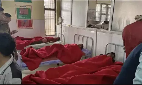 Firozabad News: मिड डे मील खाने से बिगड़ी 45 बच्चों की तबीयत, मची अफरा-तफरी, कई गंभीर