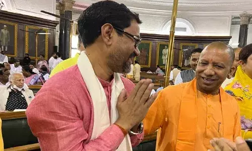 निरहुआ पहले झूठ बोल रहे थे या अब, पहले एयर कंपनियों के हवाले से दिया मंदुरी एयरपोर्ट के छोटे होने का बयान, अब मंदिर उद्घाटन से पहले उड़ान का दावा