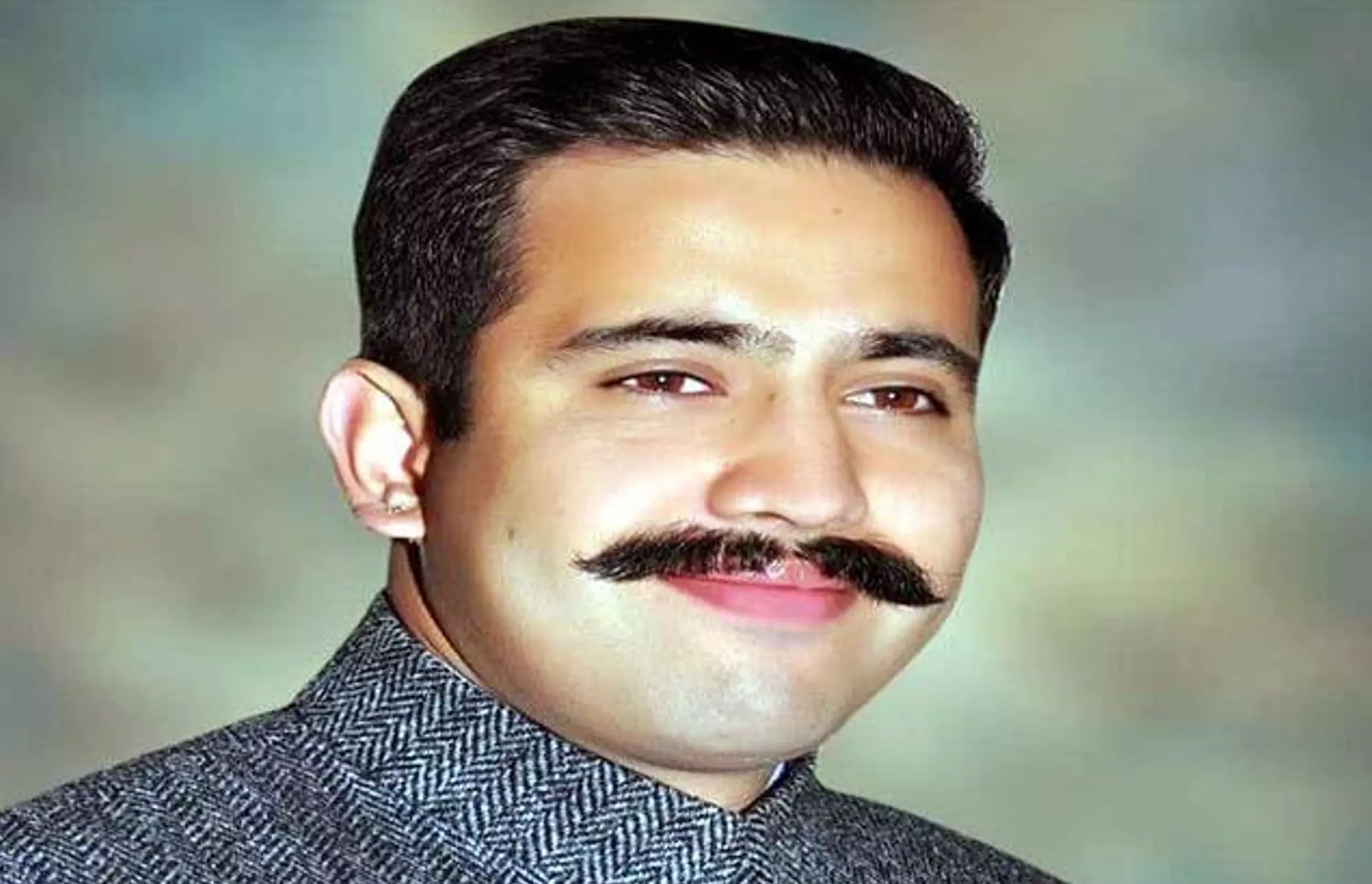 Himachal News: हिमाचल कांग्रेस के विधायक विक्रमादित्य सिंह के खिलाफ घरेलू हिंसा का आरोप, गैर जमानती वारंट जारी