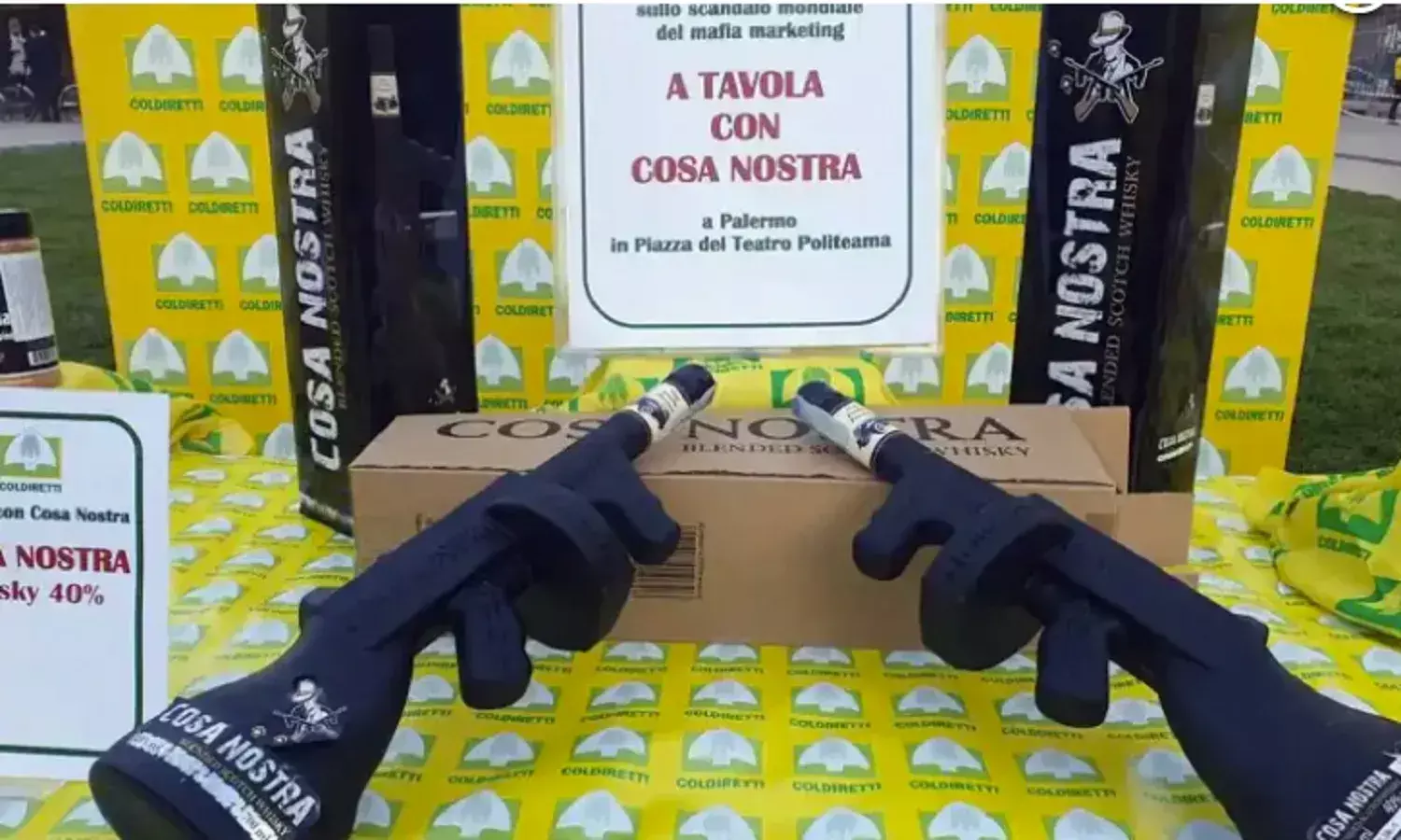 इटली में माफिया आधारित रेस्टोरेंट और खाद्य पदार्थों के विरोध में उतरे किसान, कहा यह हमारे देश का अपमान