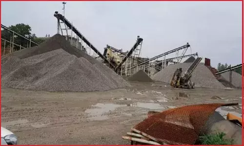 कोटद्वार के जंगल में चल रहे स्टोन क्रेशर पर हाईकोर्ट ने लगाई तत्काल प्रभाव से रोक, इजाजत देने से पहले सरकार पीसीबी की नहीं लेती सहमति