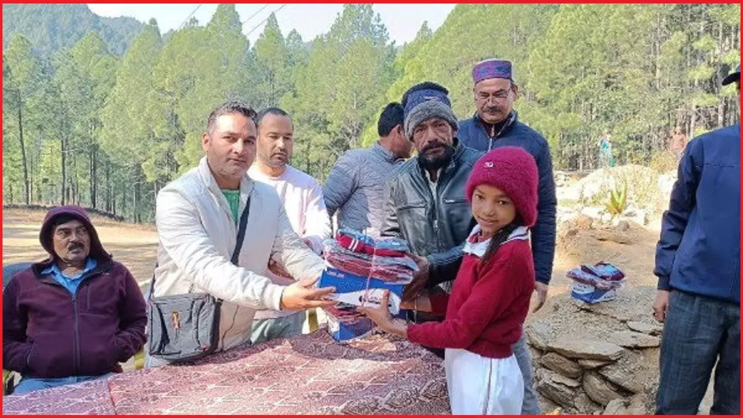 बागेश्वर के बकरी पालने वाले ईश्वरी ने खेत बेचकर स्कूल को दान किये ढाई लाख रुपए, खेल मैदान की बाउंड्री न होने पर उठाया कदम