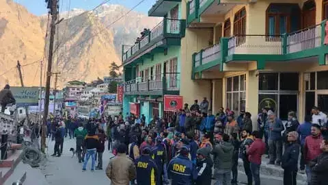 कल नहीं चला जोशीमठ के 2 होटलों माउंट व्यू और मलारी पर बुलडोजर, मुआवजे को लेकर बना गतिरोध नहीं हो रहा खत्म