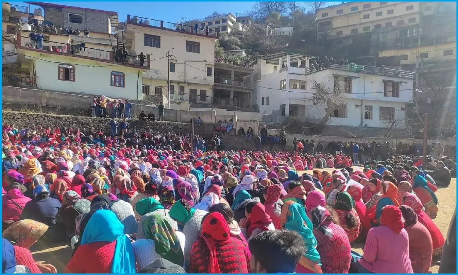 दम है कितना दमन में तेरे, देख लिया है देखेंगे के उद्घोष के साथ सड़कों पर उमड़ पड़ा जोशीमठ, प्रशासन के हाथ पांव फूले