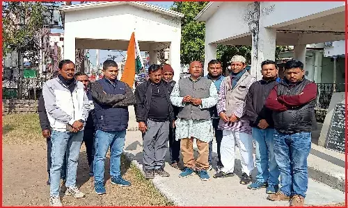 सड़कों के गड्ढे नहीं भरे धामी सरकार ने तो खुद मरम्मत के लिए निकले सल्ट के ग्रामीण, रामनगर से भिक्यासैण की 3 दिनी पदयात्रा में भरेंगे सड़कों के जानलेवा गड्ढे