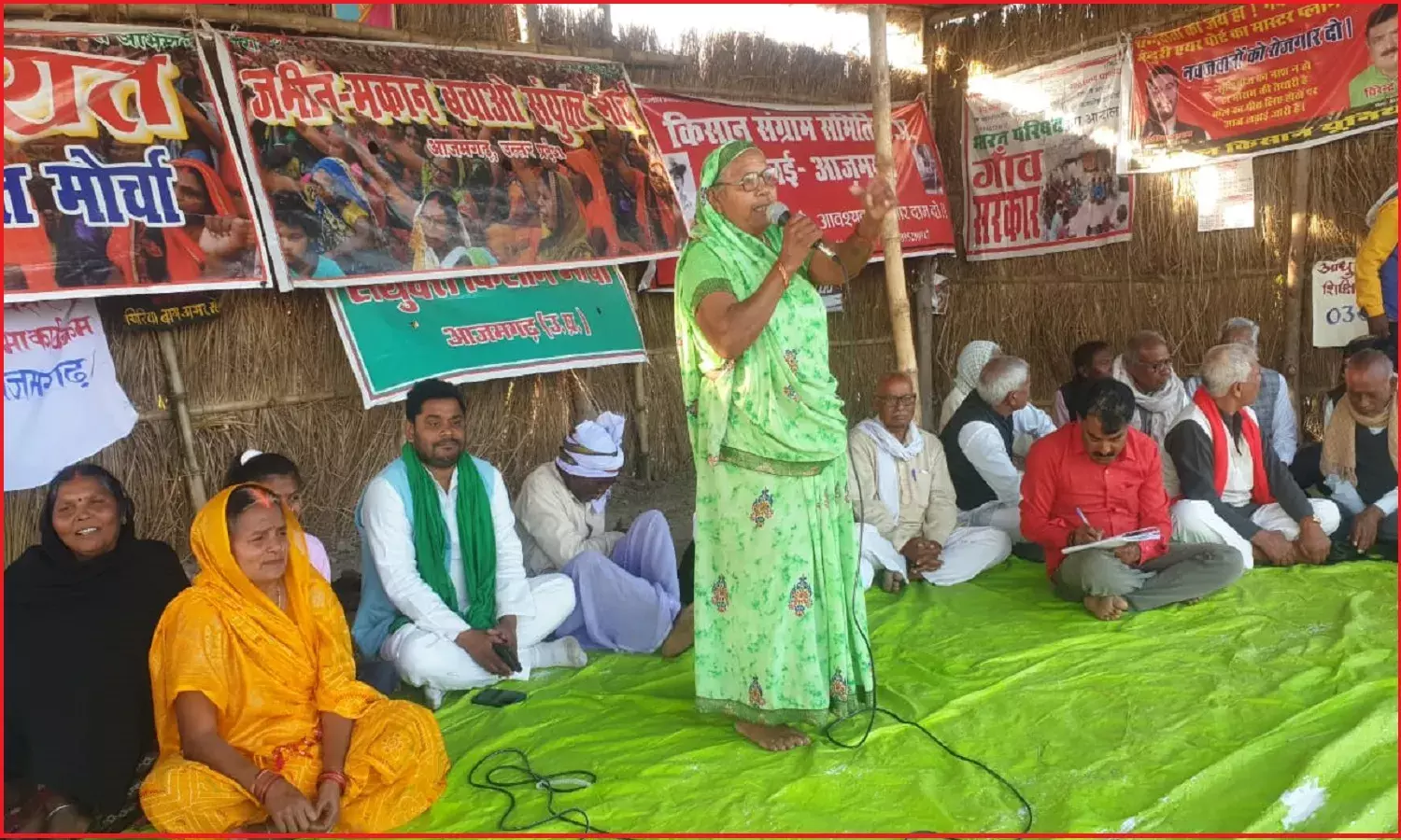 आजमगढ़ एयरपोर्ट के लिए जमीन-मकान उजाड़े जाने के खिलाफ धरनारत किसानों को DM कहते हैं तुम कोई MP-MLA नहीं, जिनके कहने पर परियोजना हो रद्द